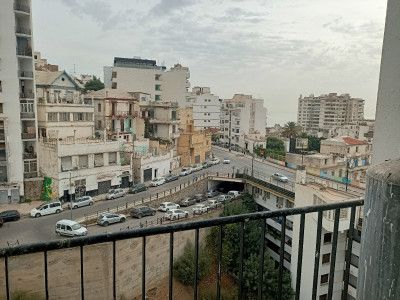 كراء شقة 4 غرف الجزائر الجزائر وسط