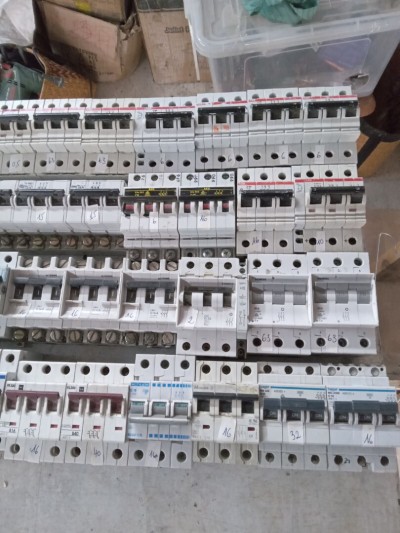 Lot de disjoncteurs 3 poles occasion allemands