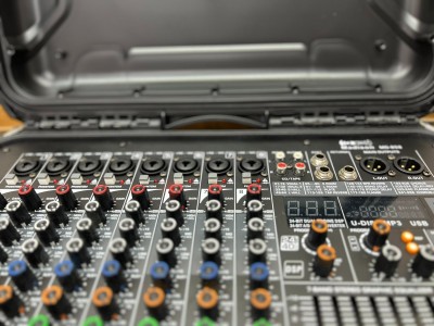 Table de mixage amplifié MD-858
