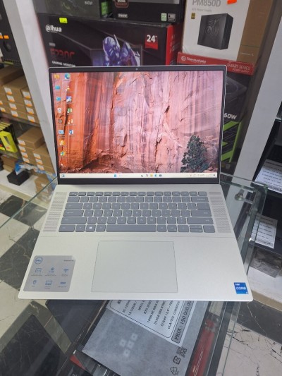 DELL INSPIRON 16 5620 / I5-1235U / 8GB / 512GB SSD / FHD