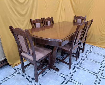 Table 6 chaises ovale en bois rouge 