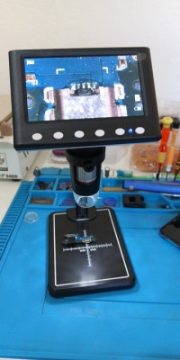 Microscope électronique avec ecran