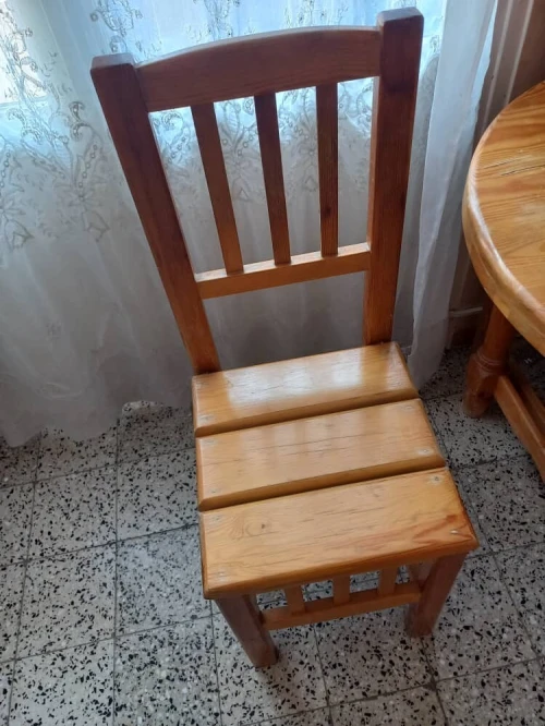 Table cuisine bois rouge massif + 4 chaises