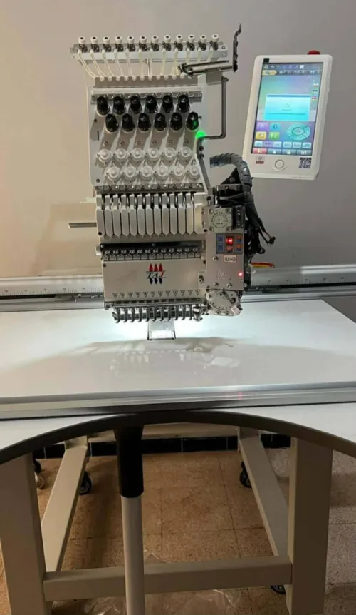 Machine industrielle pour broderie informatisé