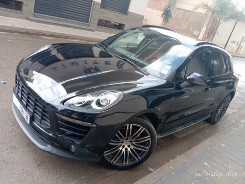 Porsche Macan 2018 2.0L 258 CH TOUTE OPTIONS 1ERE MAIN 74000KM