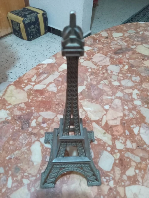 tour efel en cuivre