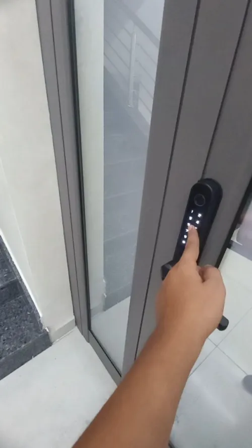 Serrure intélligente Pour porte Aluminium et PVC avec telecommande 