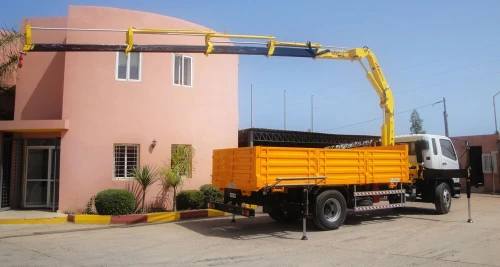 grue sur camion HYVA , FASSI