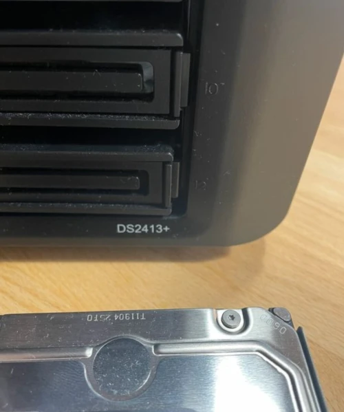 Serveur NAS Synology DS2415+ 12 baies avec disques dur 4to