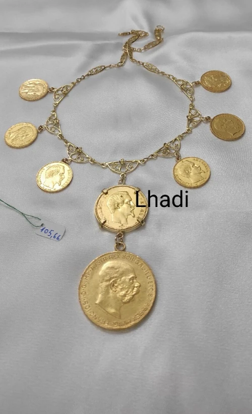 Un collier de louis