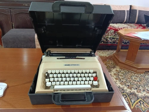 MACHINE A ECRIRE OLIVETTI LATTERA 35