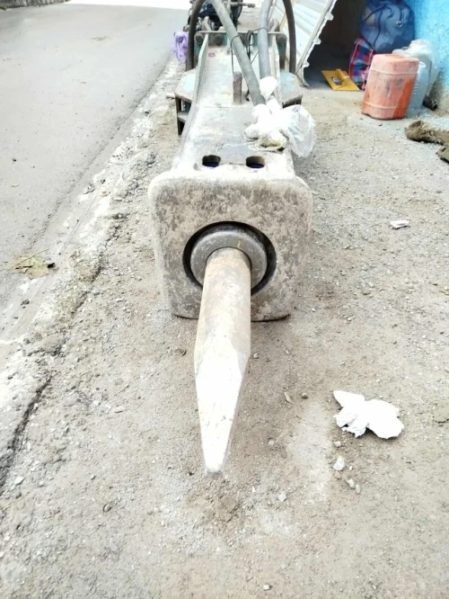 a vendre Marteau brise roche MSB 550
