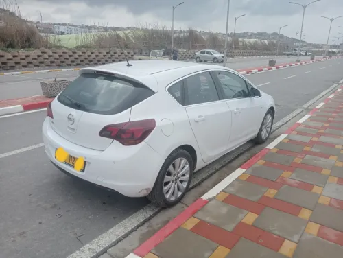 Opel Astra 2012 