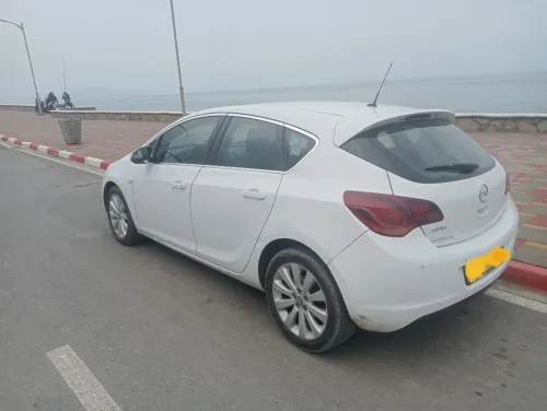 Opel Astra 2012 