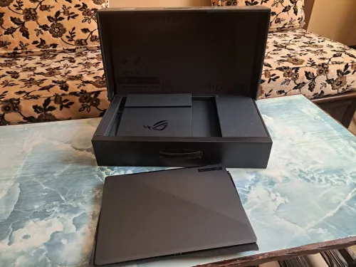 ASUS ROG Zephyrus G14 / Ryzen 9 7940HS / RTX 4060 / 32GB / 1TB ssd pcie /165Hz Gaming Laptop