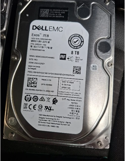 Dell EMC Exos 7E8 8TB SAS 12Gb/s en excellent état.