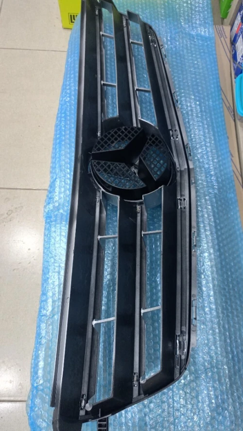 CALENDRE (GRILLE DE RADIATEUR) POUR MERCEDES-BENZ CLASSE C W204 CHROMÉ