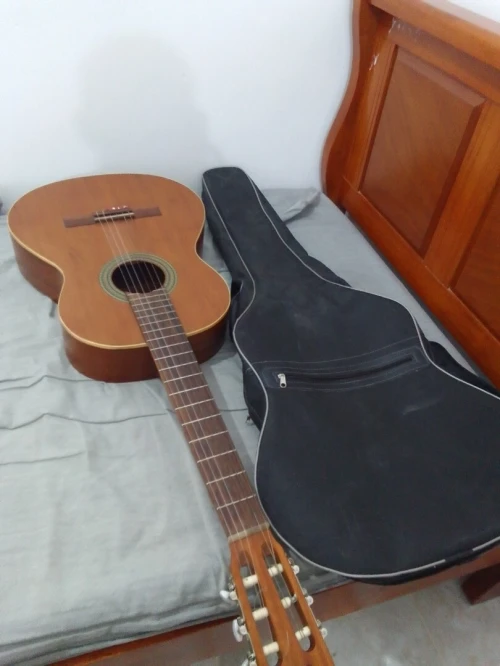 guitare classique Almansa (E venue d'Espagne)