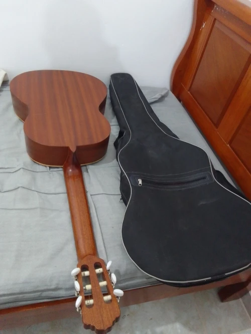 guitare classique Almansa (E venue d'Espagne)
