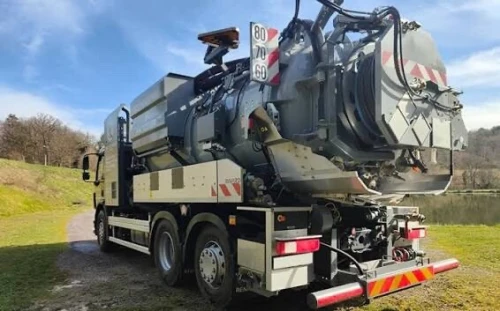 Camion vidange debouchage canalisation de regarde fesse septique