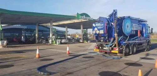 Camion vidange debouchage canalisation de regarde fesse septique