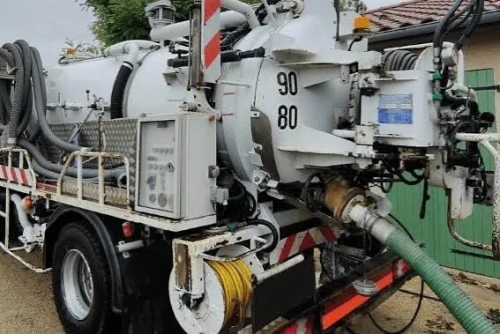 Camion vidange debouchage canalisation de regarde fesse septique