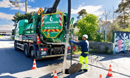 Camion vidange debouchage canalisation de regarde fesse septique