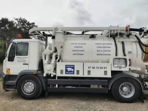 Camion vidange debouchage canalisation de regarde fesse septique