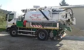 Camion vidange debouchage canalisation de regarde fesse septique