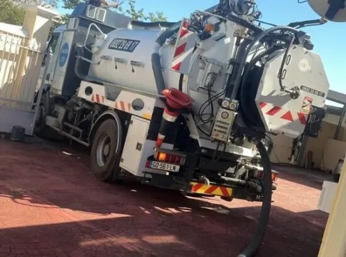 Camion vidange debouchage canalisation de regarde fesse septique