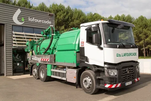 Camion vidange debouchage canalisation de regarde fesse septique
