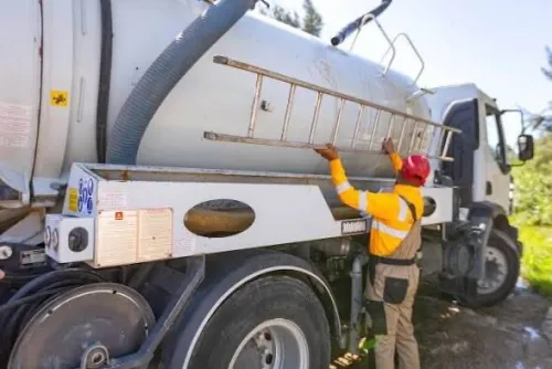 Camion vidange debouchage canalisation de regarde fesse septique