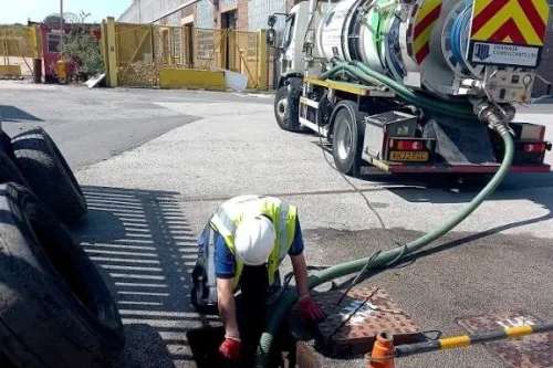 Camion vidange débouchage canalisations