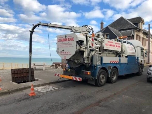 Camion vidange debouchage canalisation de regarde fesse septique