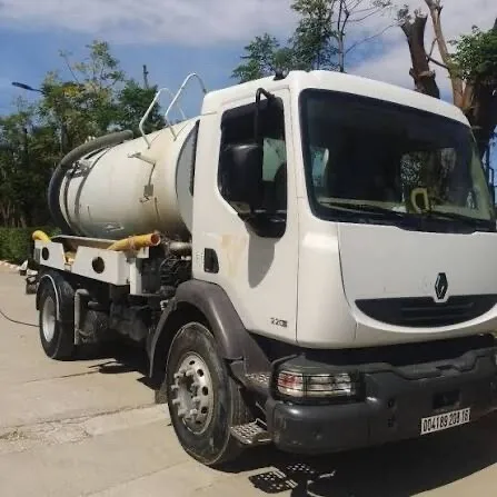 Camion vidange debouchage canalisation de regarde fesse septique