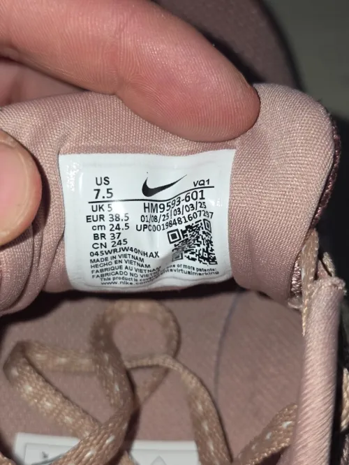 NIKE
