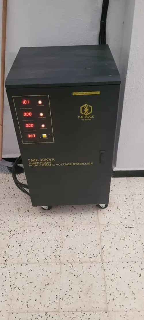 Stabilisateur the rock, triphasée, 30 kva, 45 ampère, 380 voltes, état neuf ( voir facture d'achat)