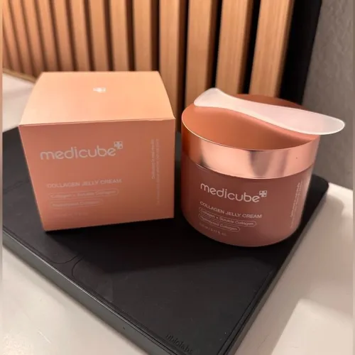 Lot : Medicube . Ordinary . Centella kit . Esteline