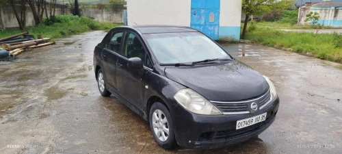 Nissan Tiida 4 portes 2010 Tiida 4 portes