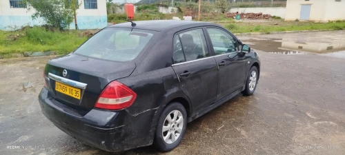 Nissan Tiida 4 portes 2010 Tiida 4 portes