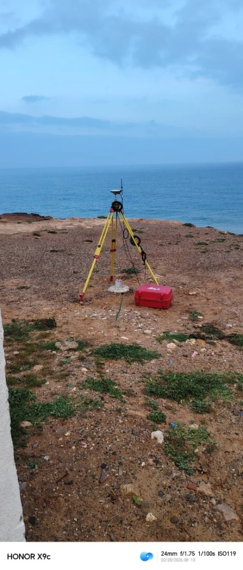 كراء لايكا طوبوغرفيا  leica station total gpsLocation matériel topographique