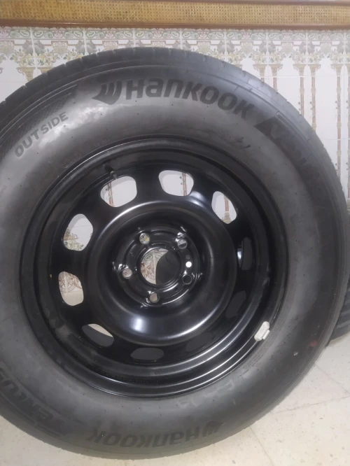 vend jante avec pneus dimension 215/70R16