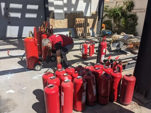 VENTE-Maintenance rechargement vérification des extincteurs sur site