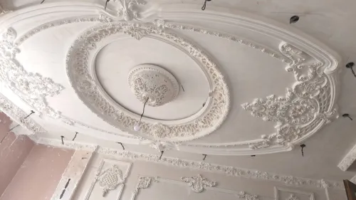 Sculpture et gravure sur plâtre