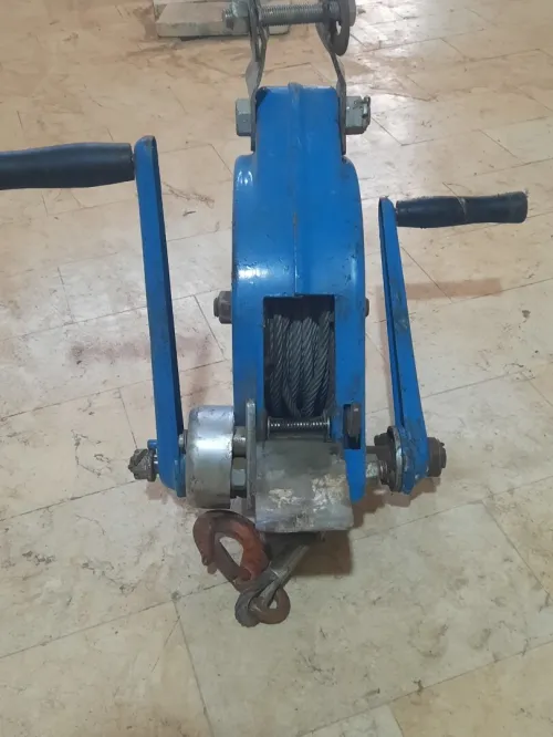 Vente 01 Monte charge ou treuille peut tirer  500 kgs Marque ALBA