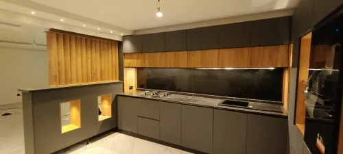 conception et réalisation de cuisine et dressing et magasin et meuble et stand et sur mesure