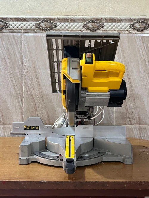 Scie à onglets et à table DeWALT D27111-QS