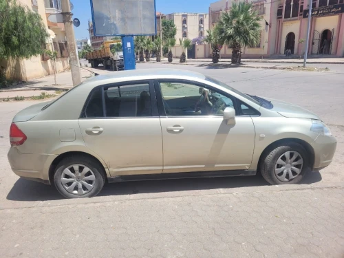 Nissan Tiida 4 portes 2007 Tiida 4 portes