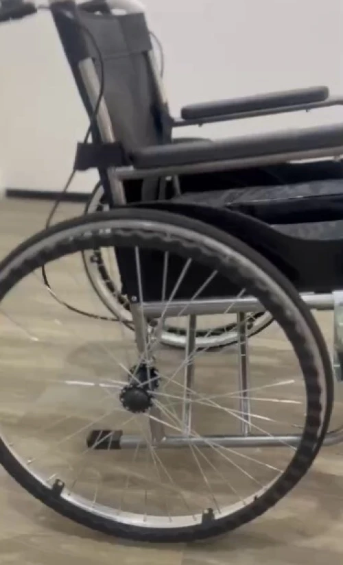 Fauteuil roulant garde-robe en cuir  Confort et autonomie