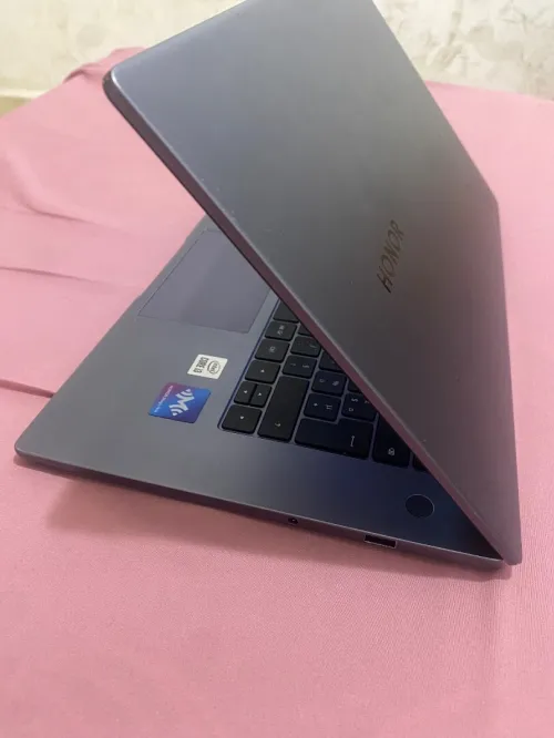 Laptop honor